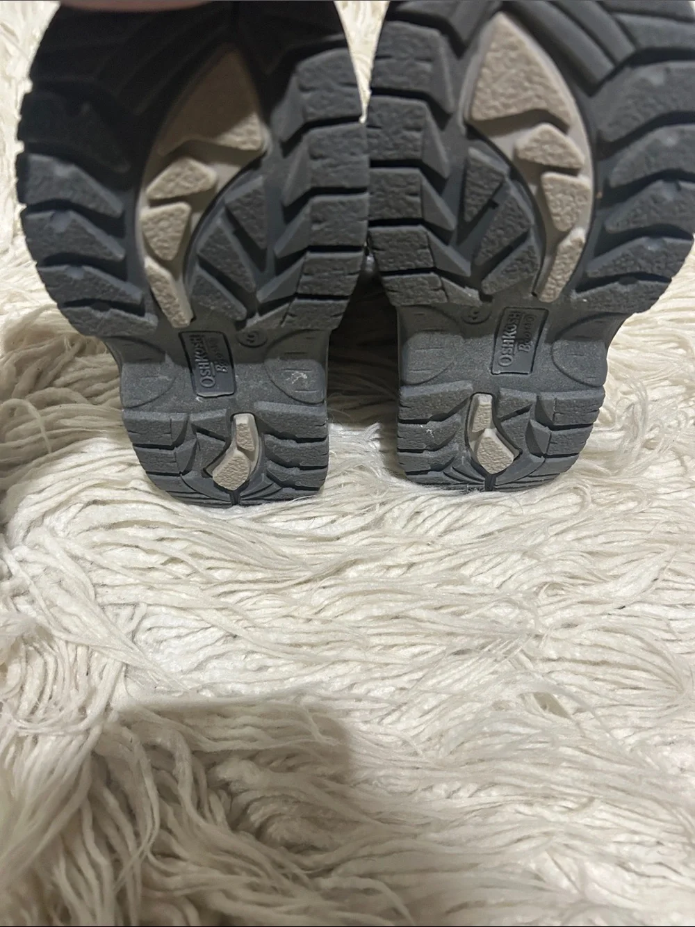 OshKosh BGosh toddlers sz 9 Gray & Pink Girls Snow Boots with Faux Fur Trim